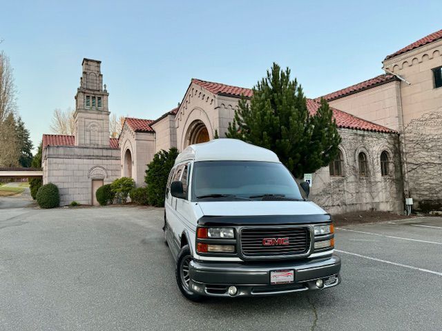 GMC Savana