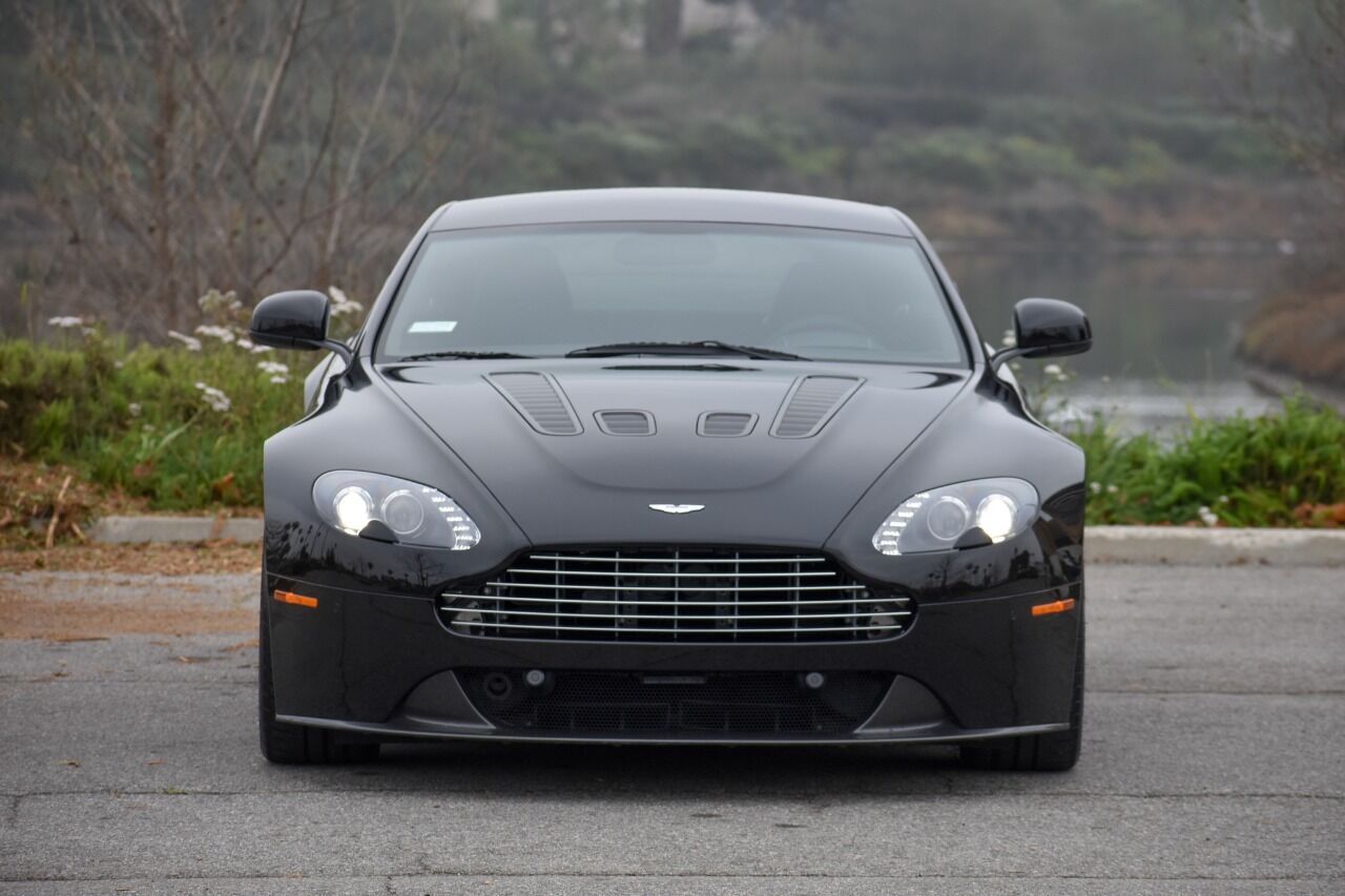 Aston Martin V12 Vantage