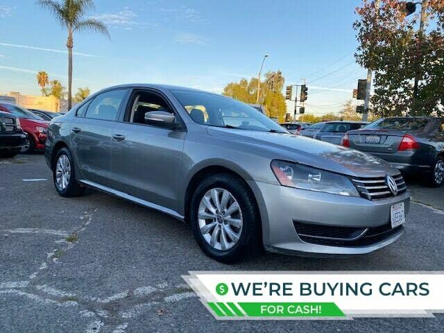 2013 VOLKSWAGEN Passat