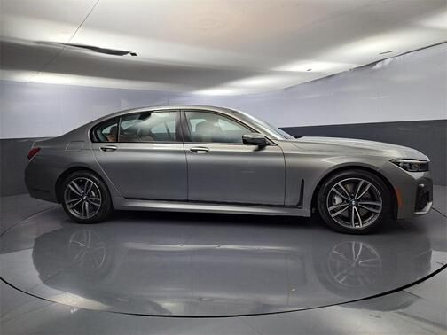 2021 BMW 750i