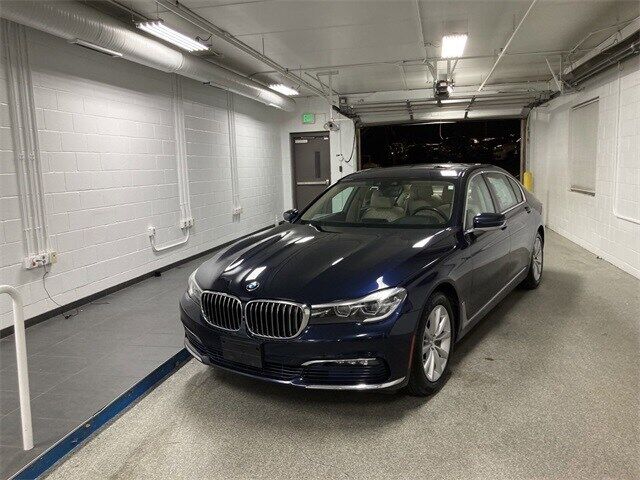 BMW 740i