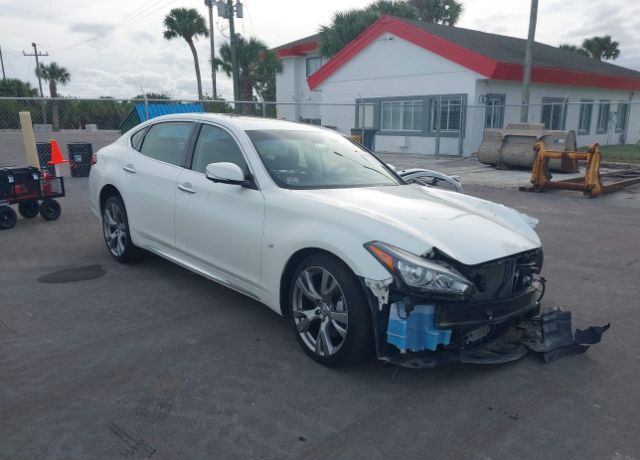 Infiniti Q70L