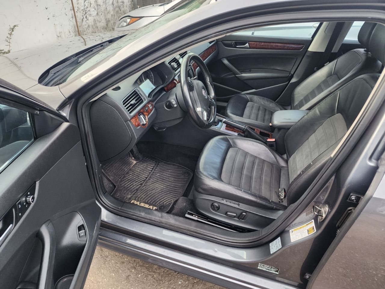 2012 VOLKSWAGEN Passat