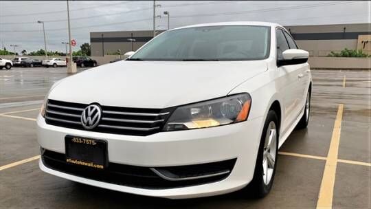 2013 VOLKSWAGEN Passat