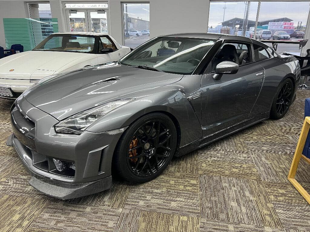 Nissan GT-R
