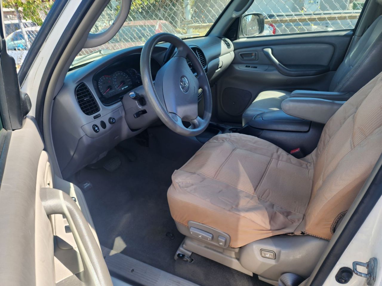 2004 TOYOTA Sequoia