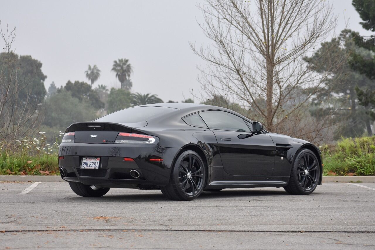 Aston Martin V12 Vantage