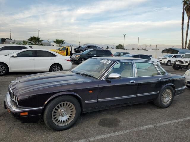 Jaguar XJ12