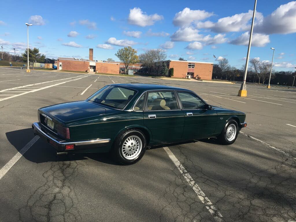 Jaguar XJ6