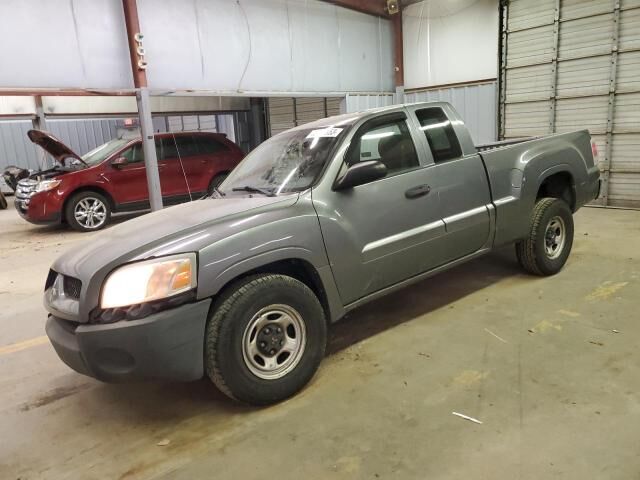 Mitsubishi Raider