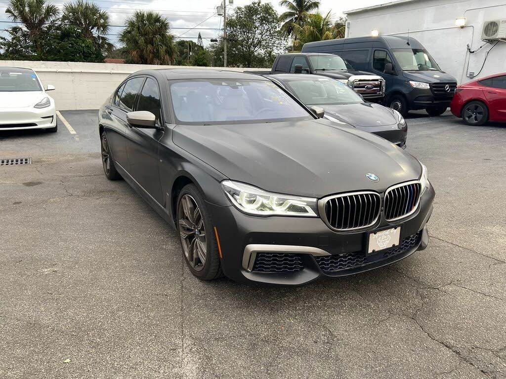 BMW M760i