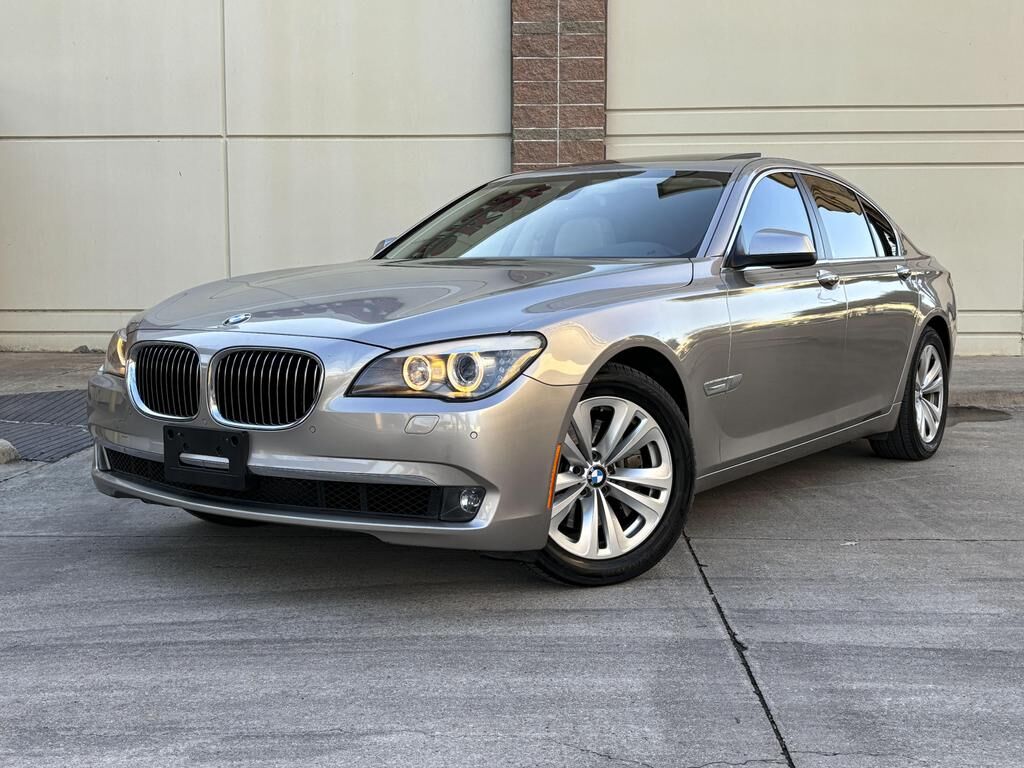 BMW 740i