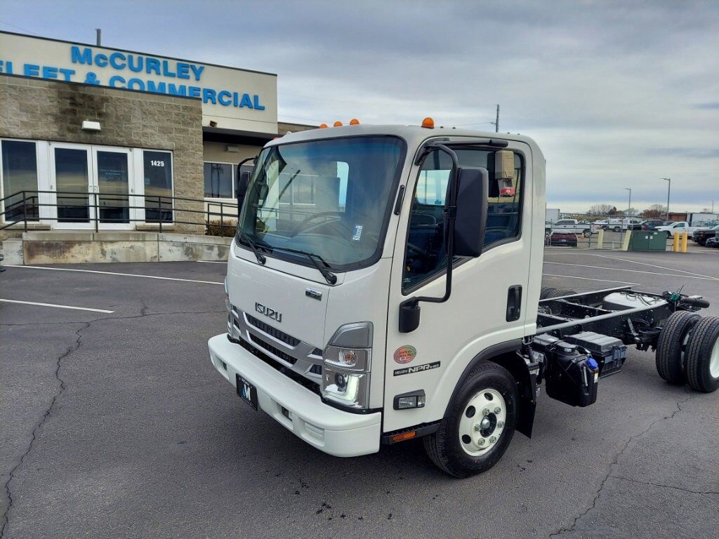 2024 ISUZU NPR-XD