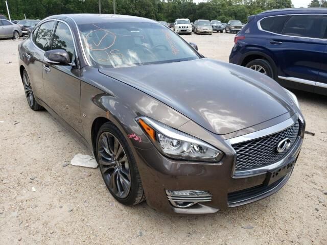 Infiniti Q70