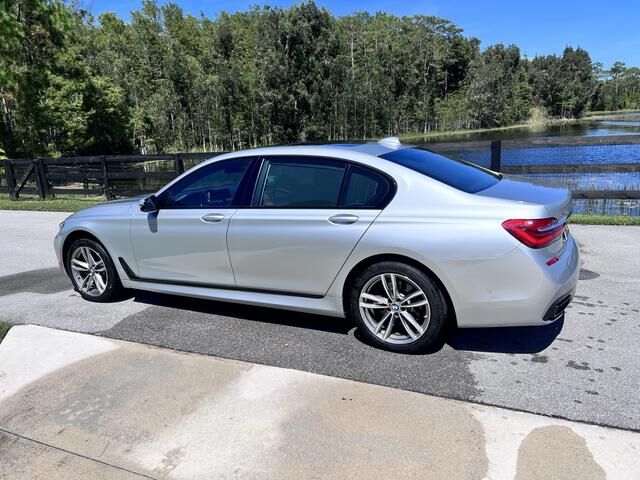 BMW 750i