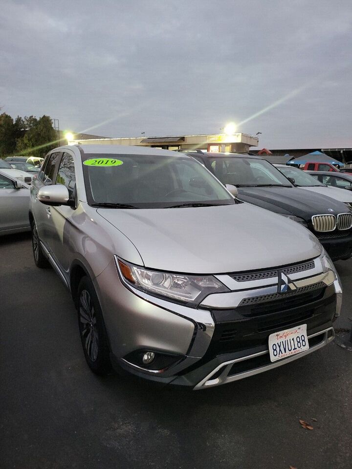 2019 MITSUBISHI Outlander