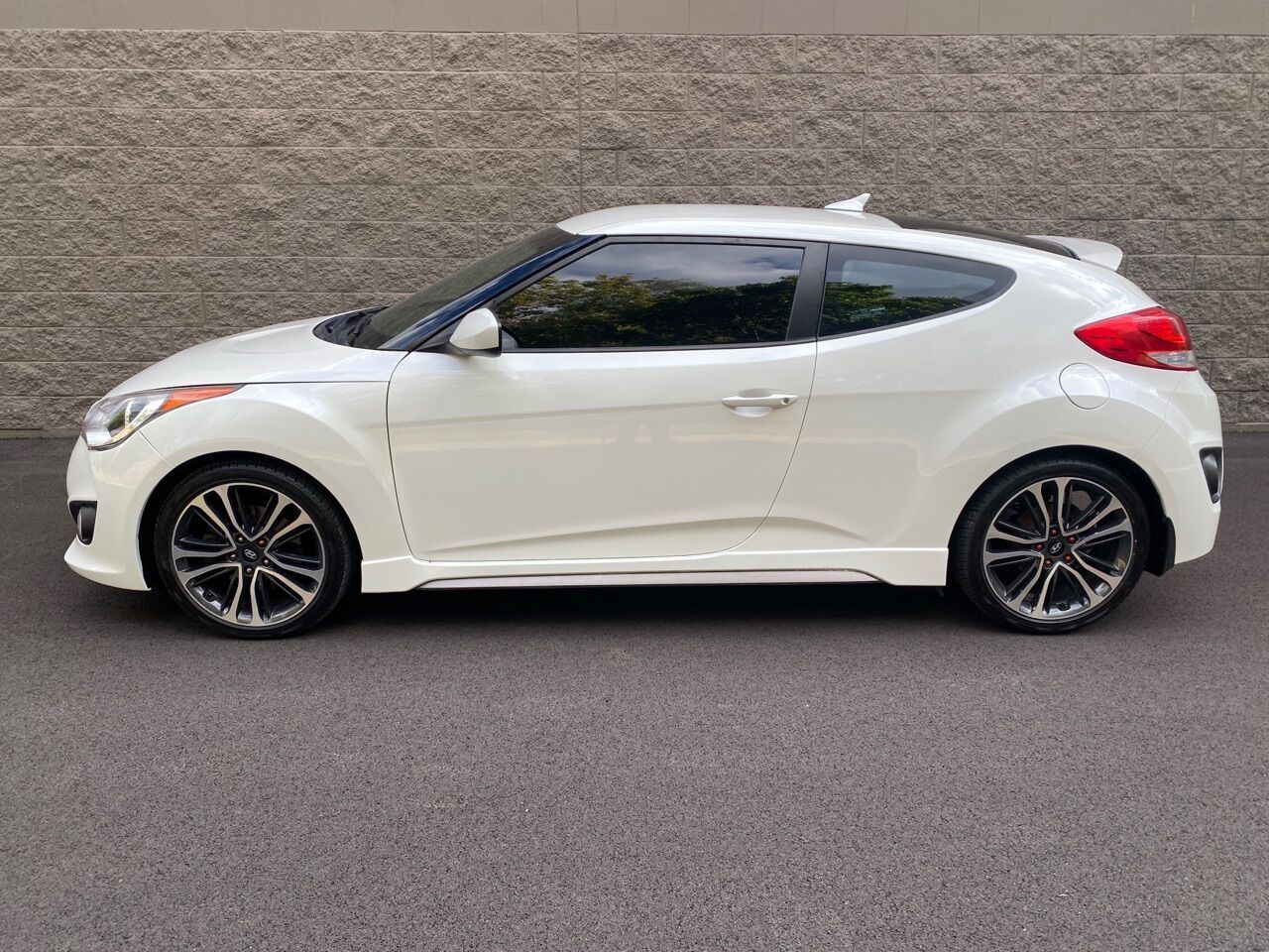 2016 HYUNDAI Veloster