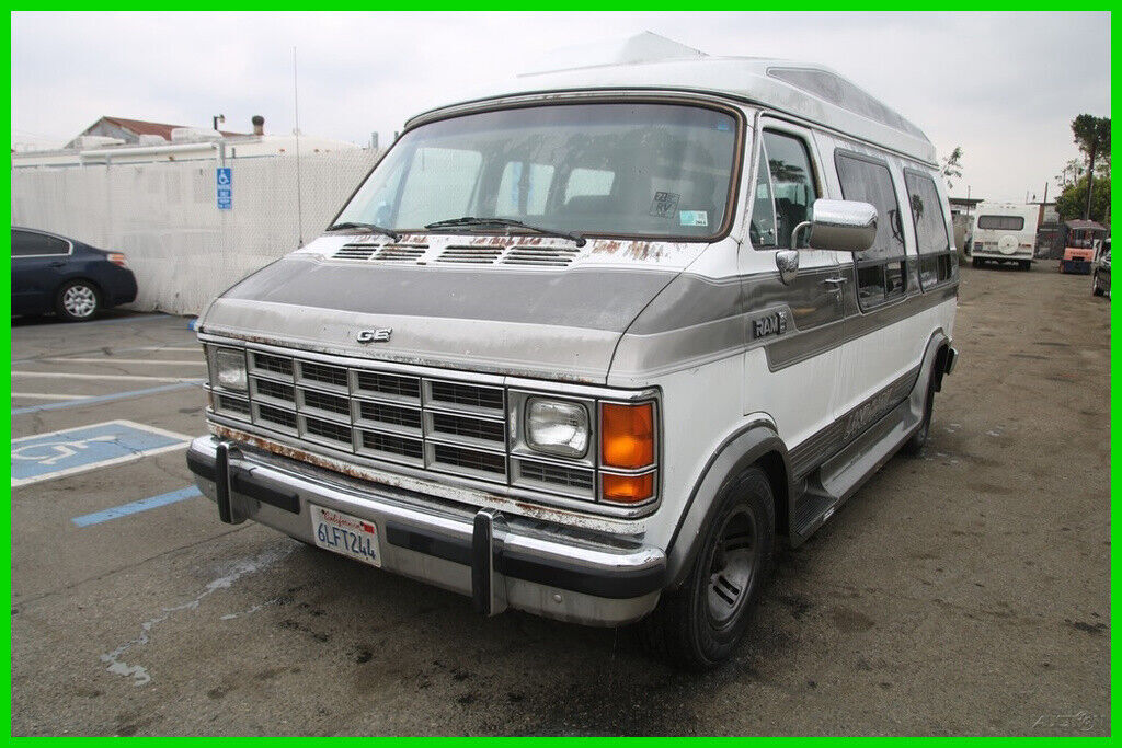 Dodge Ram Van