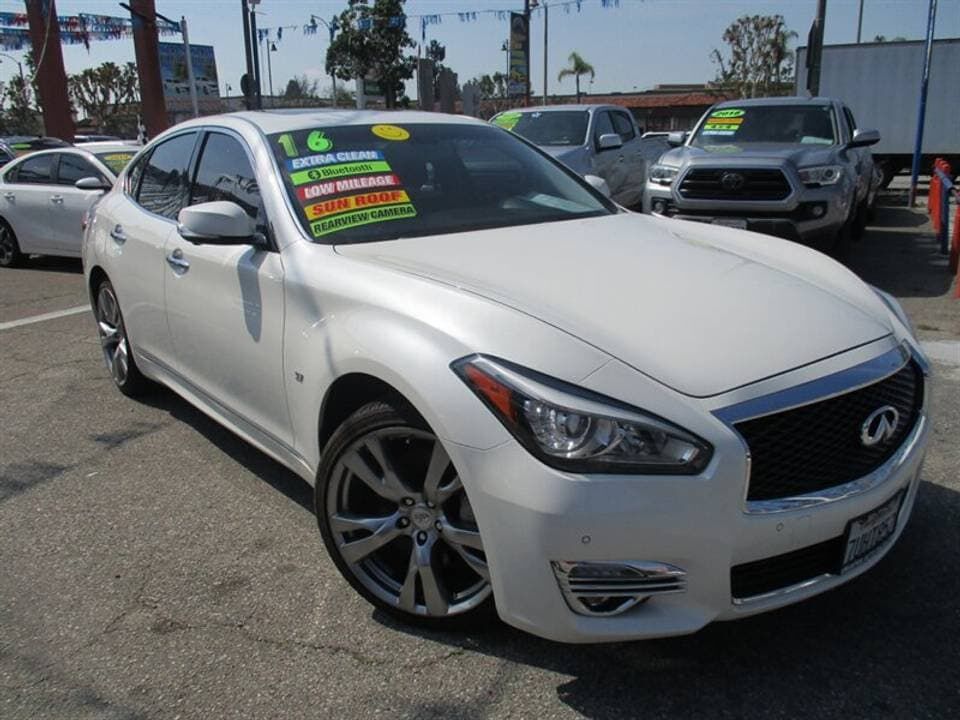 Infiniti Q70