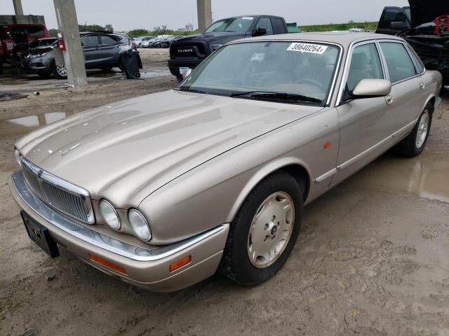 Jaguar XJ6
