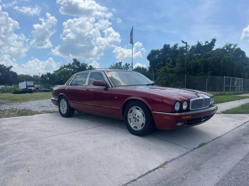 Jaguar XJ6