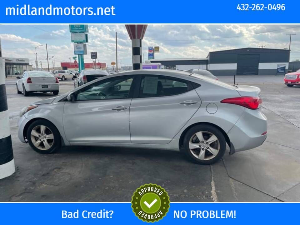 2013 HYUNDAI Elantra
