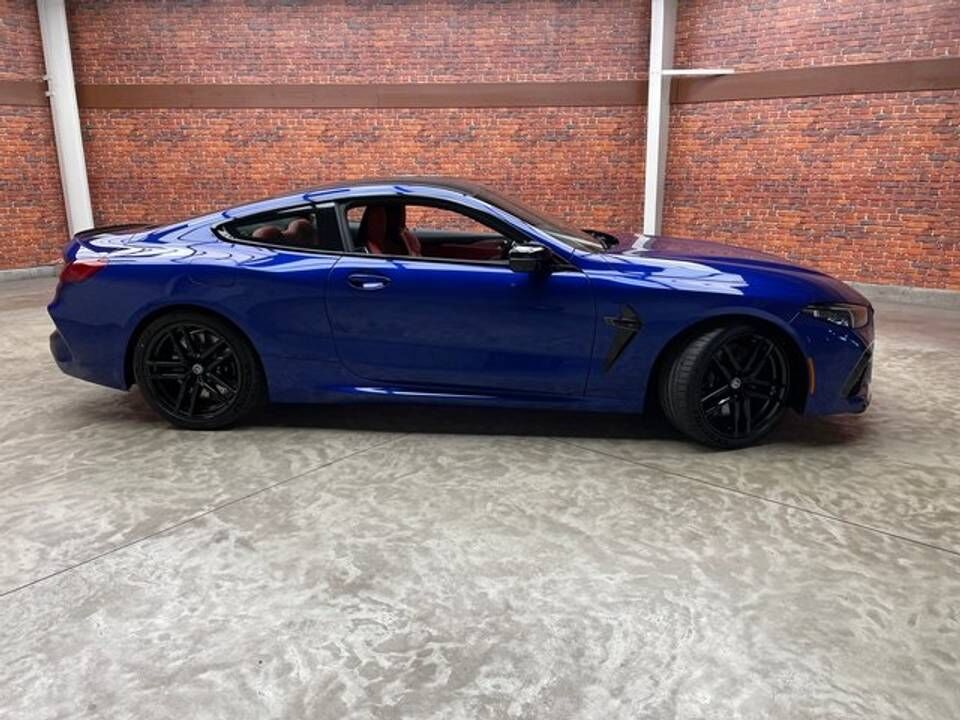 2023 BMW M8