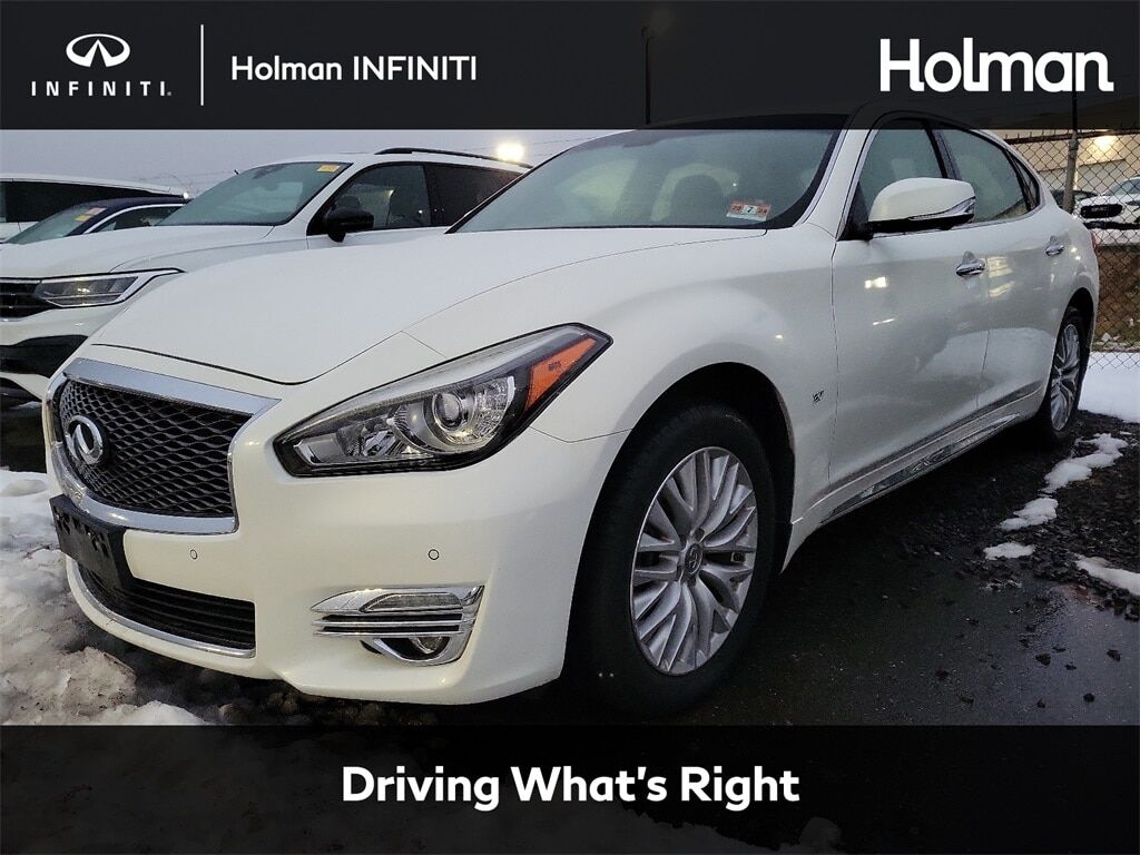 Infiniti Q70L