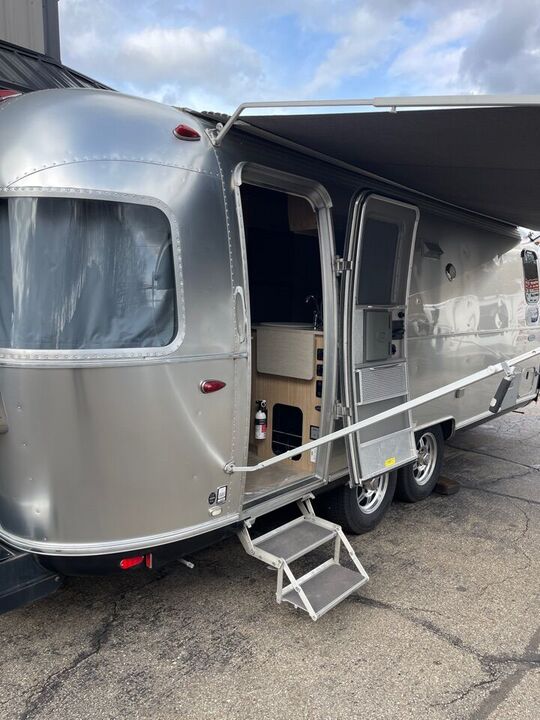 2019 AIRSTREAM Flying Cloud