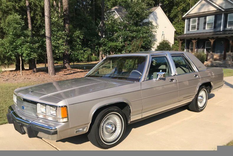 Ford Crown Victoria