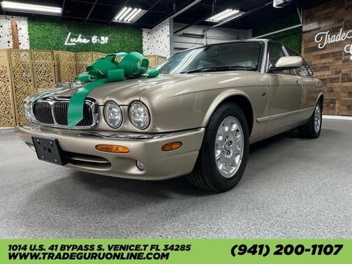 Jaguar XJ8
