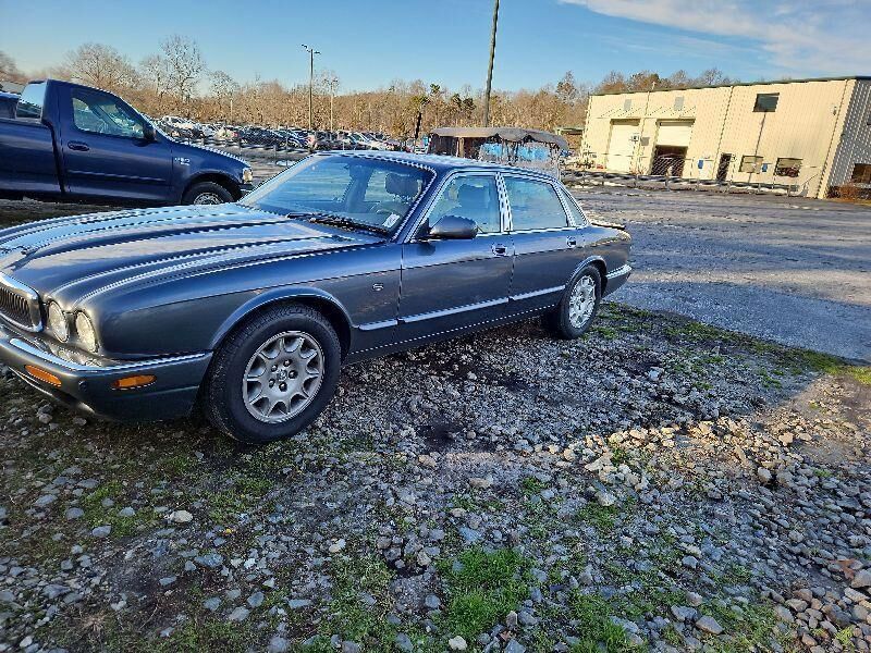 Jaguar XJ8