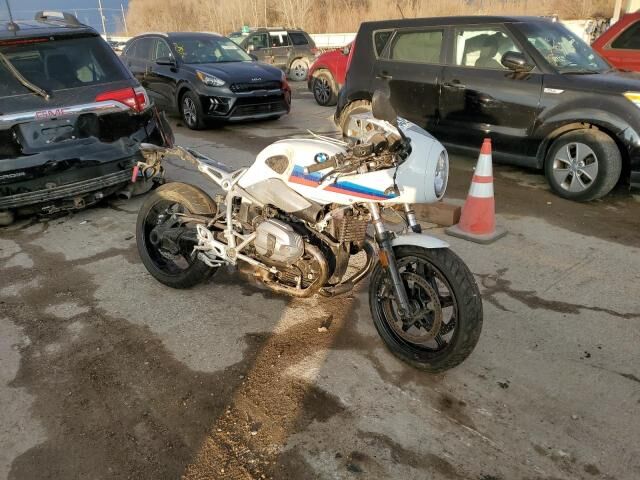 BMW R nineT