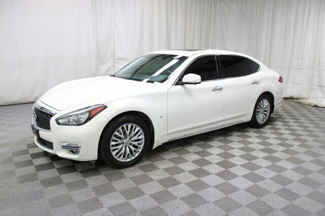 Infiniti Q70L