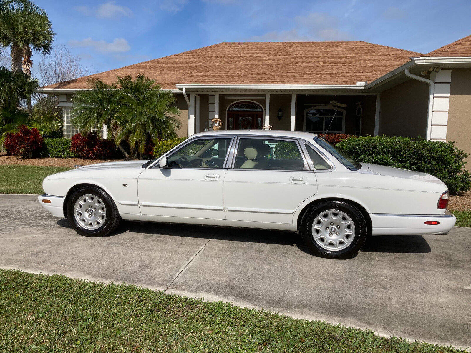Jaguar XJ