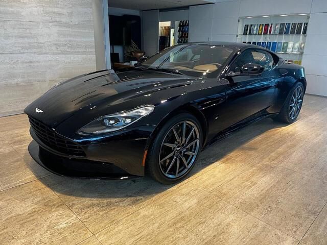 Aston Martin DB11