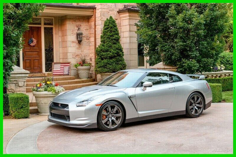 Nissan GT-R