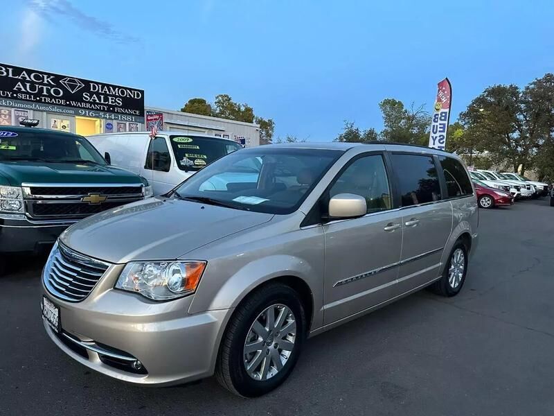 2014 CHRYSLER Town and Country
