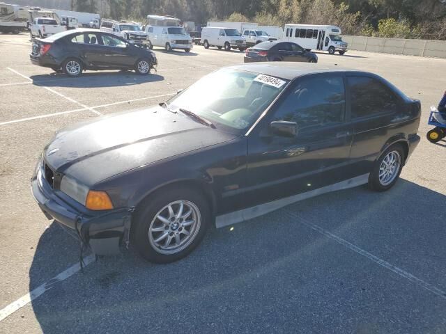 BMW 318ti