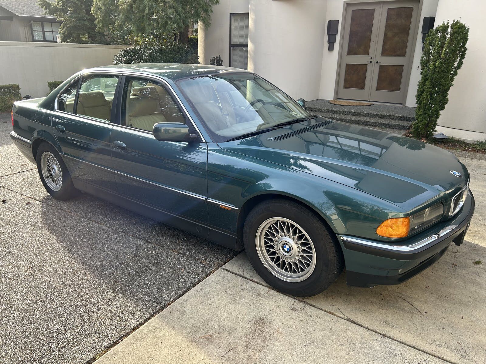 BMW 740i