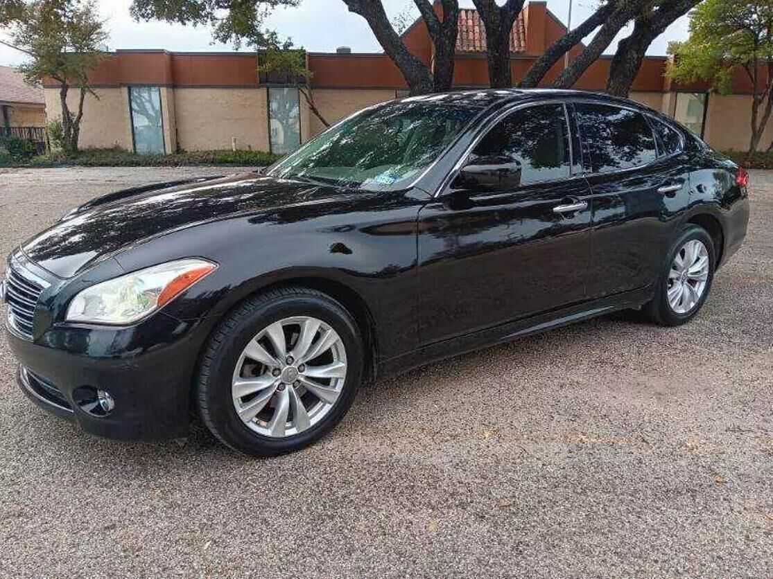 Infiniti M56