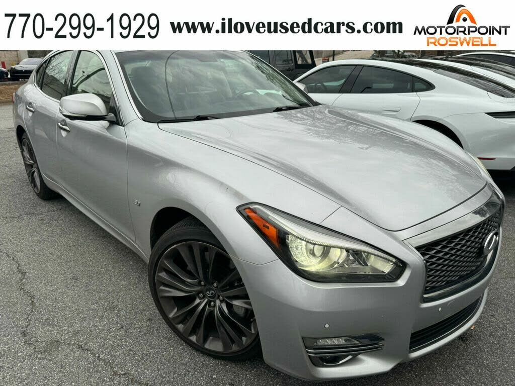 Infiniti Q70