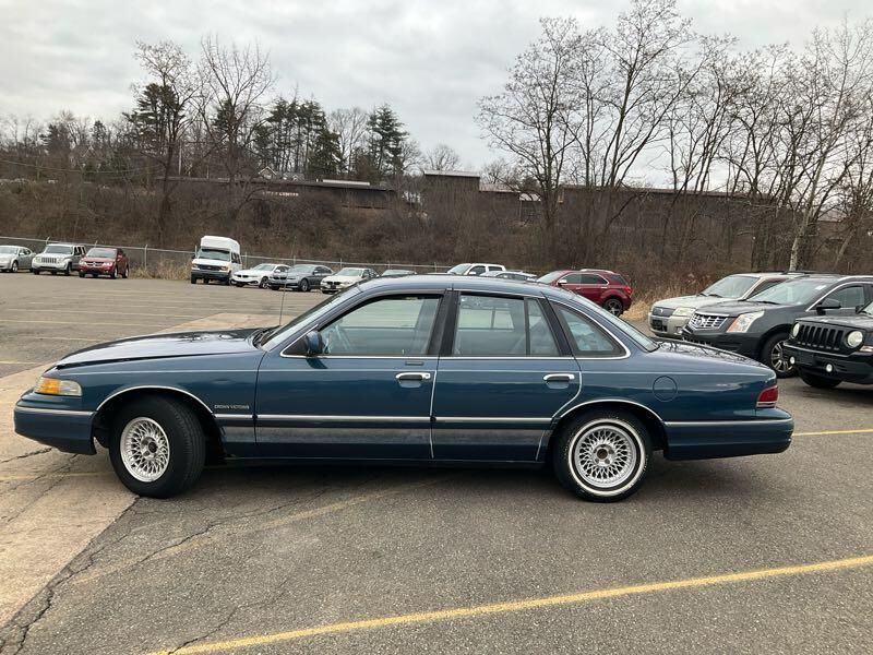 Ford Crown Victoria