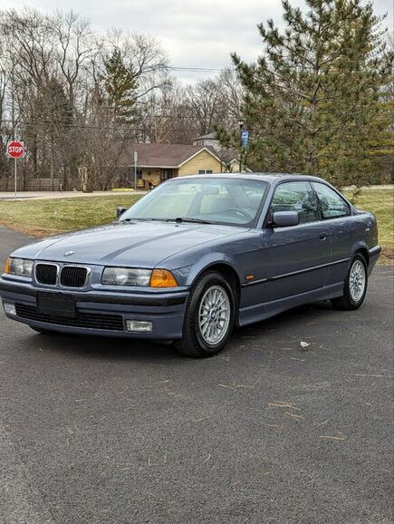 BMW 323is