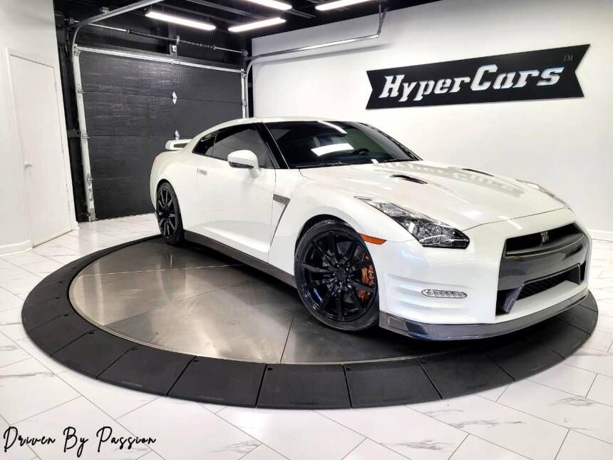 Nissan GT-R