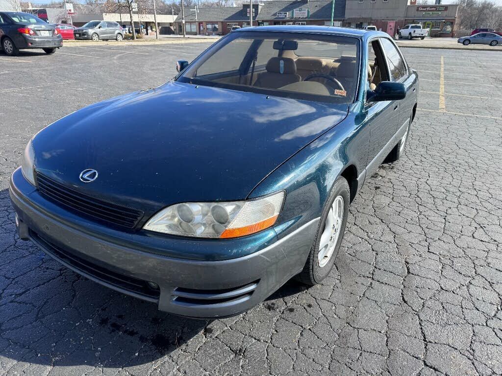 LEXUS