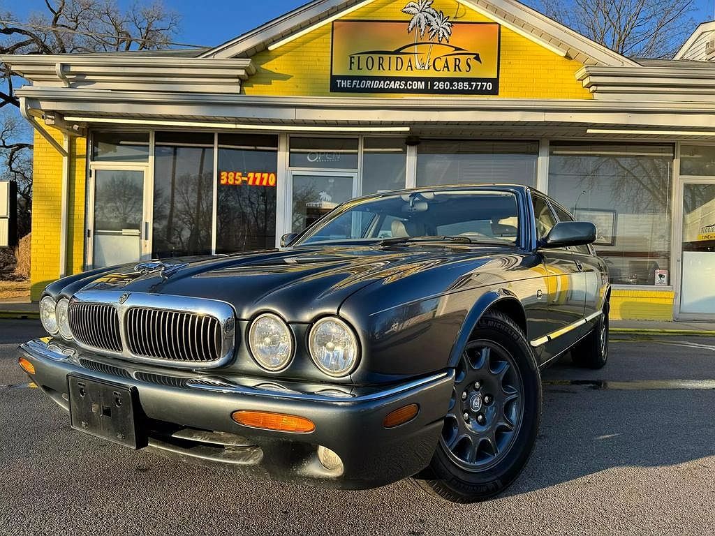 Jaguar XJ
