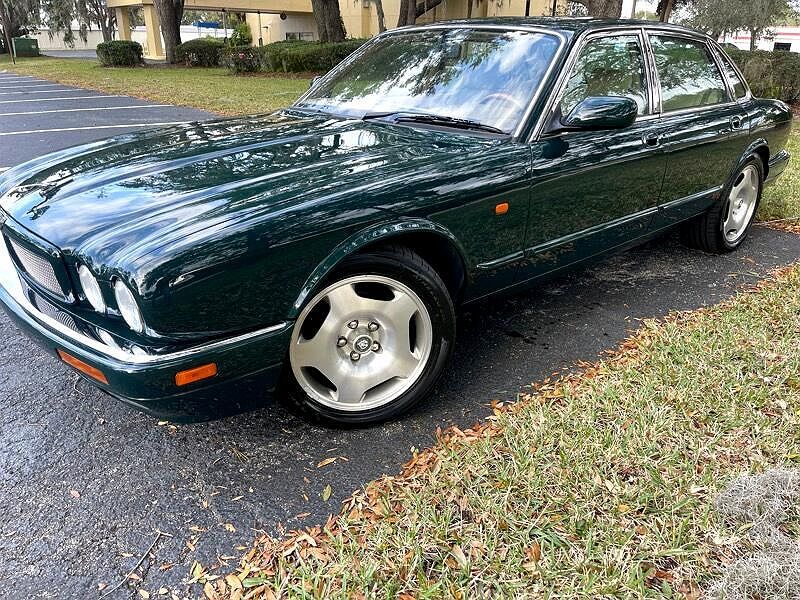 Jaguar XJR