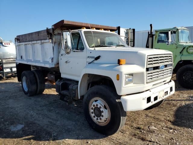 Ford F-700