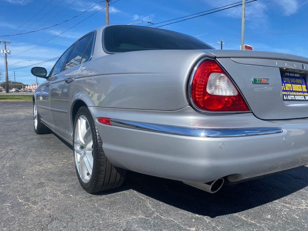 Jaguar XJR